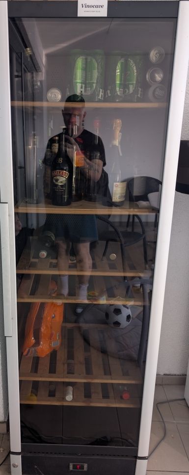 Frigoriferi: Vinocave Weinkühlschrank mit Glastür – Usato da Unterlunkhofen venduto da hun_nw7q