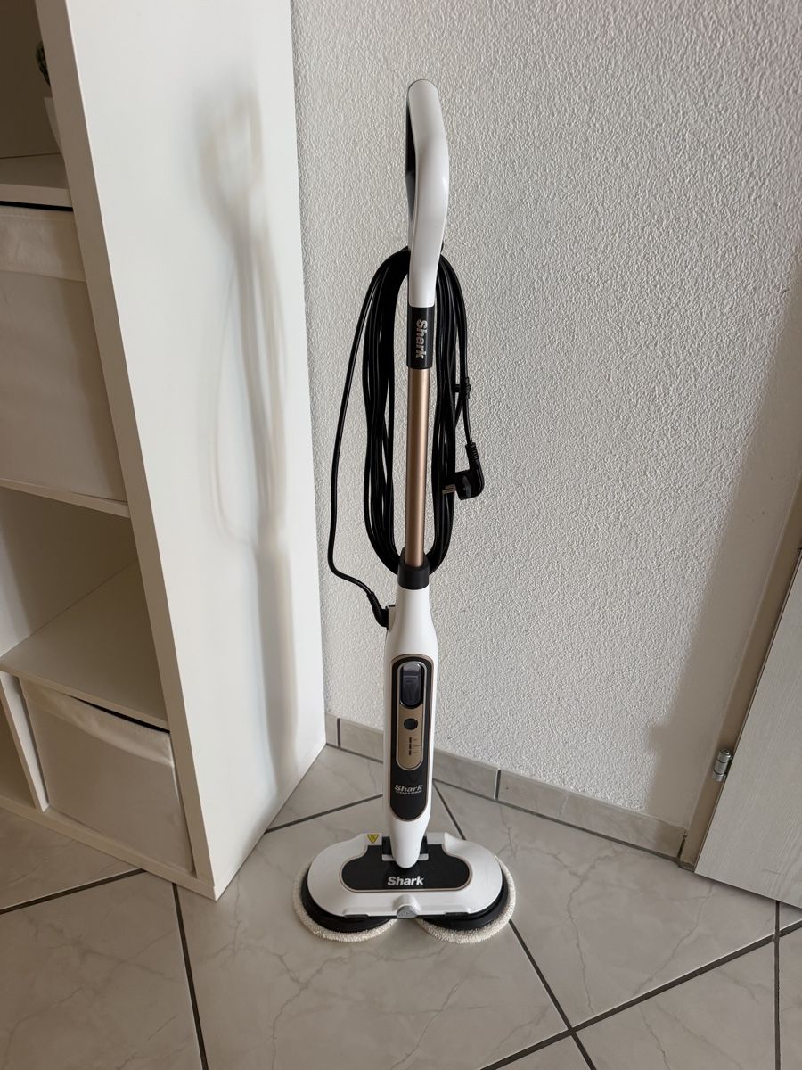 Pulitori a vapore: Shark Steam & Scrub S8201EU Steam Mop – Usato da Rudolfstetten venduto da kaeinnipauerova 5