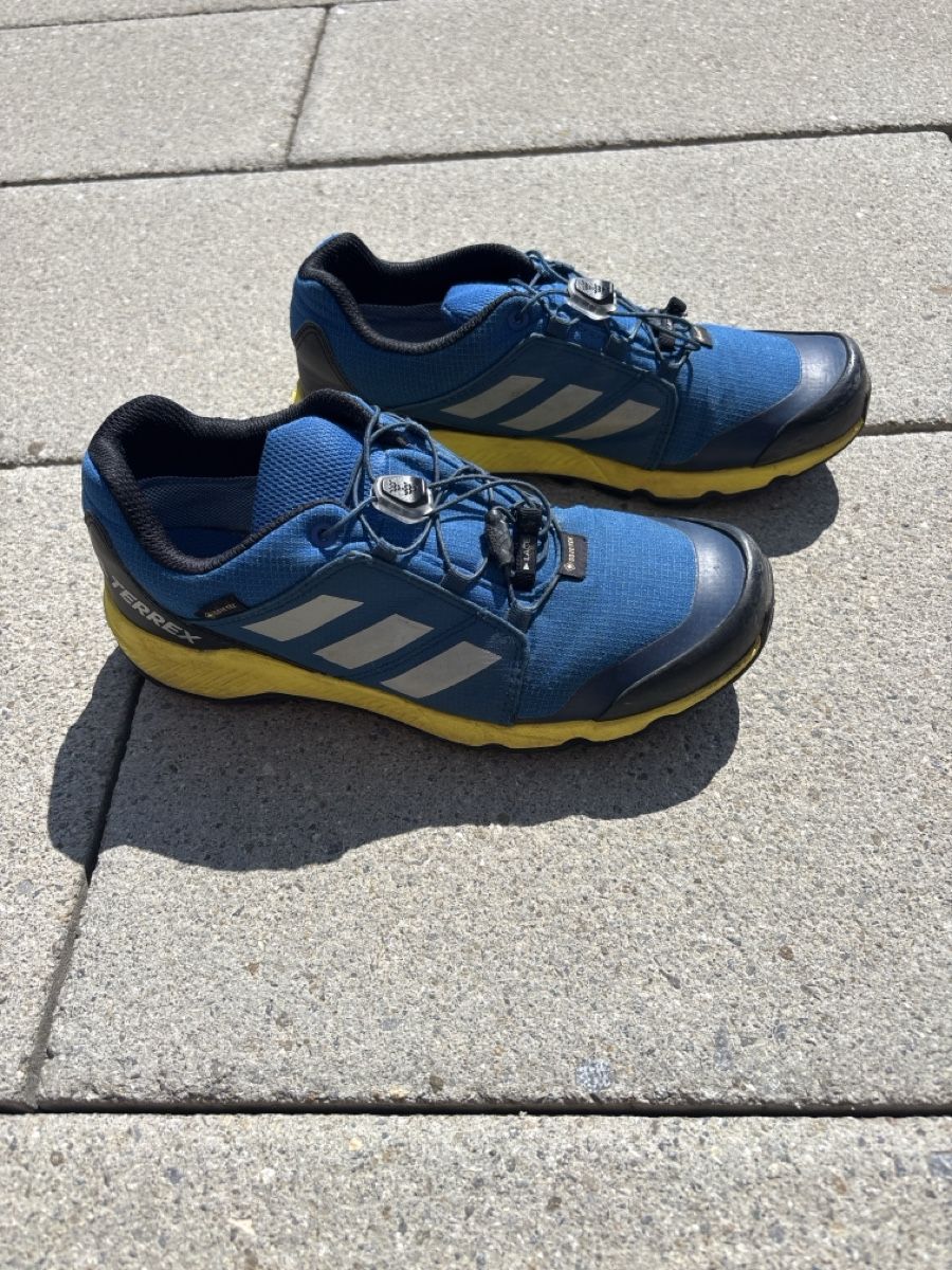 Adidas Chaussures garçon: Adidas Terrex CoreTex Trekkingschuhe, Grösse 37 1/3 – D'occasion à Wohlen AG par Michi761 1