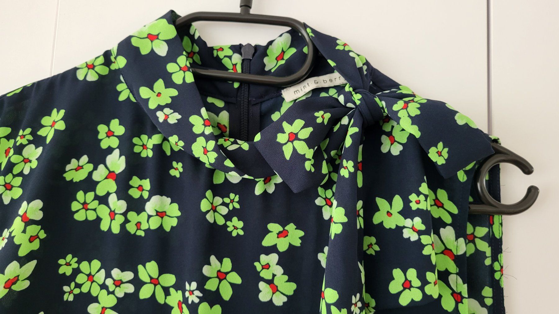 Top: MINT&BERRY Top, navy/bunt, 40 – Usato da Münchenstein venduto da Trinity 1