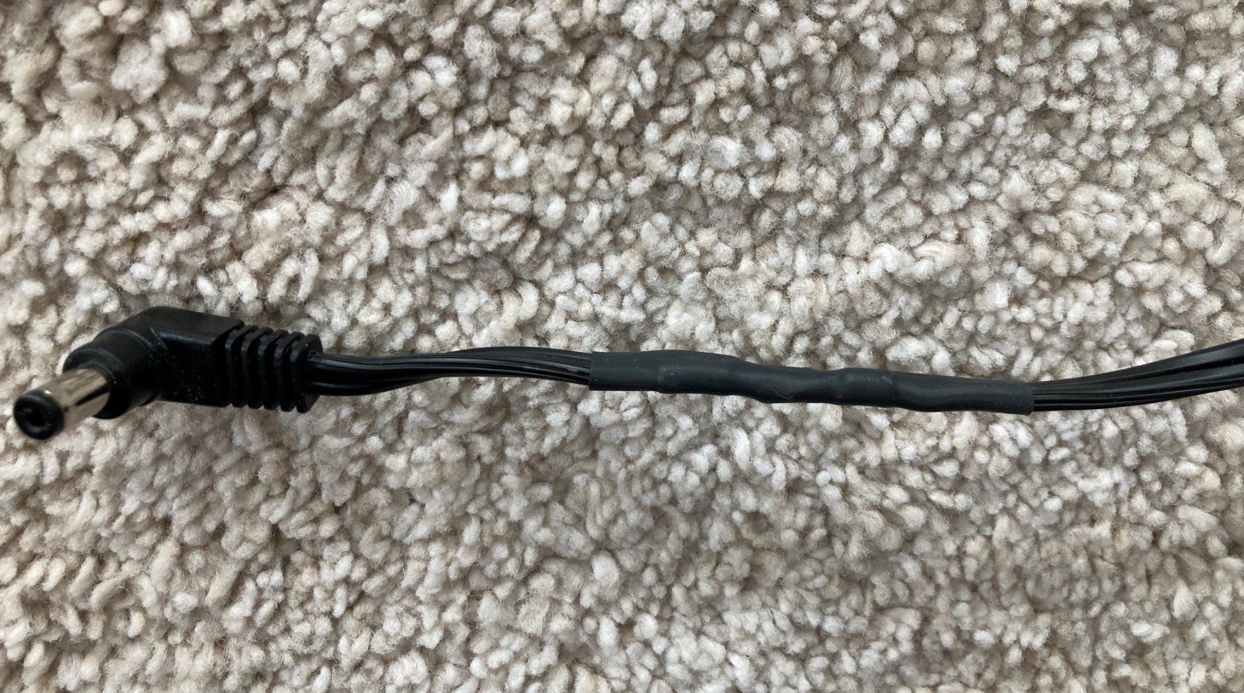 Strumenti musicali: TRUETONE 1 SPOT 9V/DC SCHALTNETZTEIL – Usato da Steffisburg venduto da Andichan 1