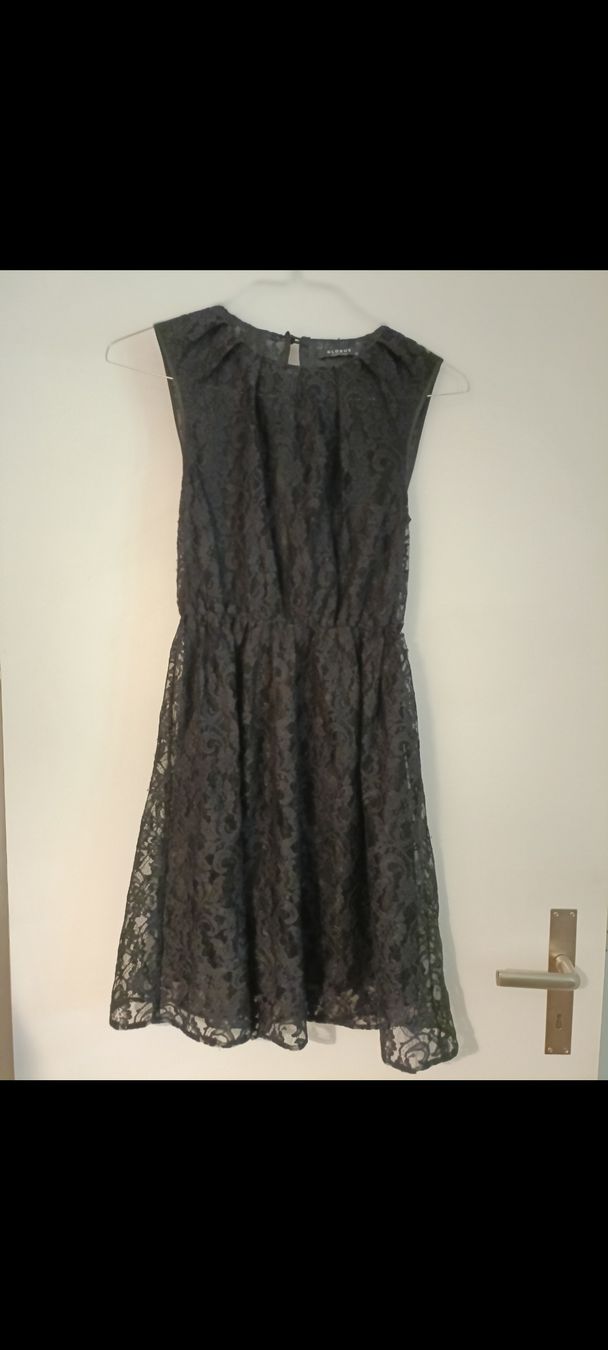 Globus Robes: Globus Spitze Kleid – D'occasion à Bergdietikon par Bico01