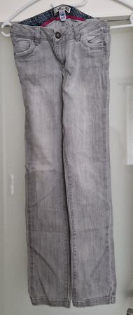 jeans grandeur 128/134