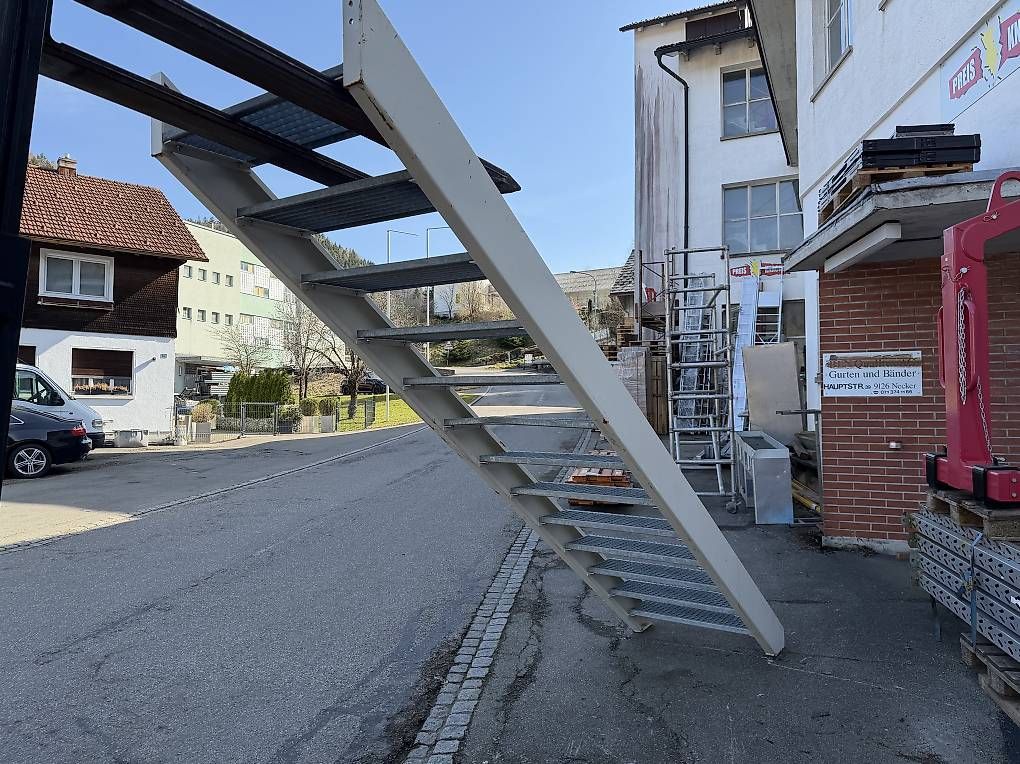 Treppen: Robuste Metalltreppe für Raumhöhe 250cm – Gebraucht aus Necker von liq24 3