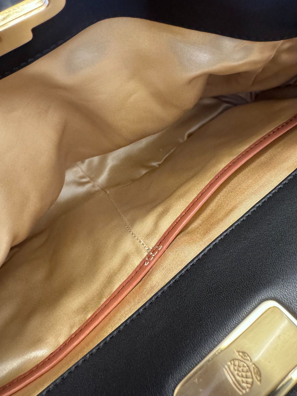 Navyboot Taschen für Damen: Navyboot Ledertasche, schwarz mit gold – Gebraucht aus Nürensdorf von 2ND_STORY 6