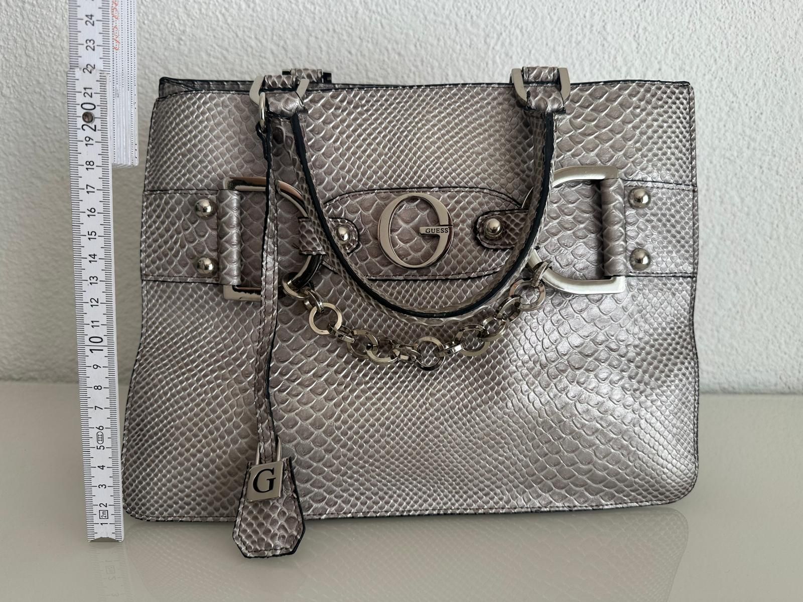 Guess Borse da donna: Guess Handtasche - Silber mit Schlangenmuster – Nuovo (secondo la descrizione) da Olten venduto da MattRed 3