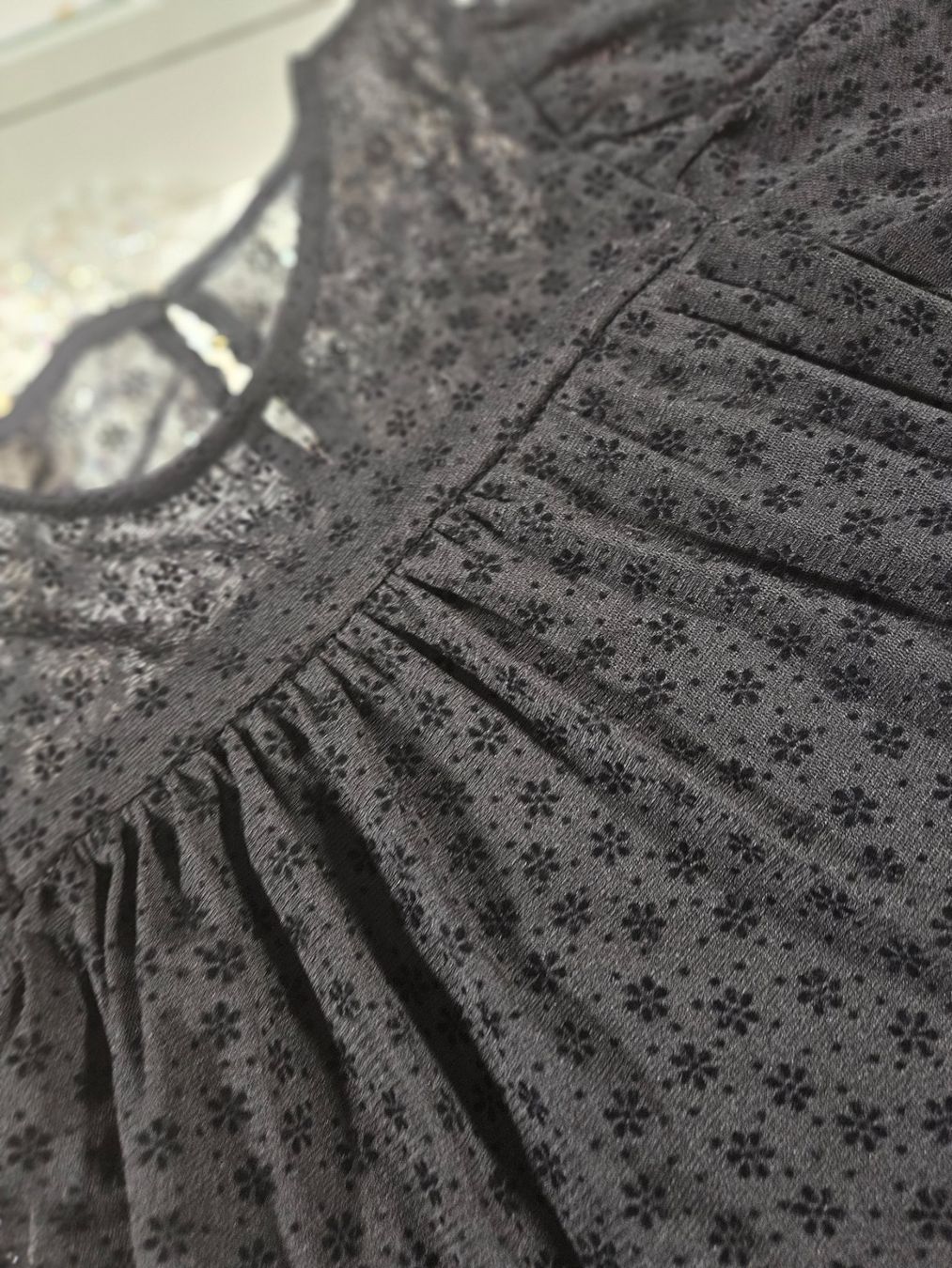 Zara Vestiti & Gonne: Zara Kleid schwarz mit Blumenmuster – Usato da Unterägeri venduto da Sleepbear 1