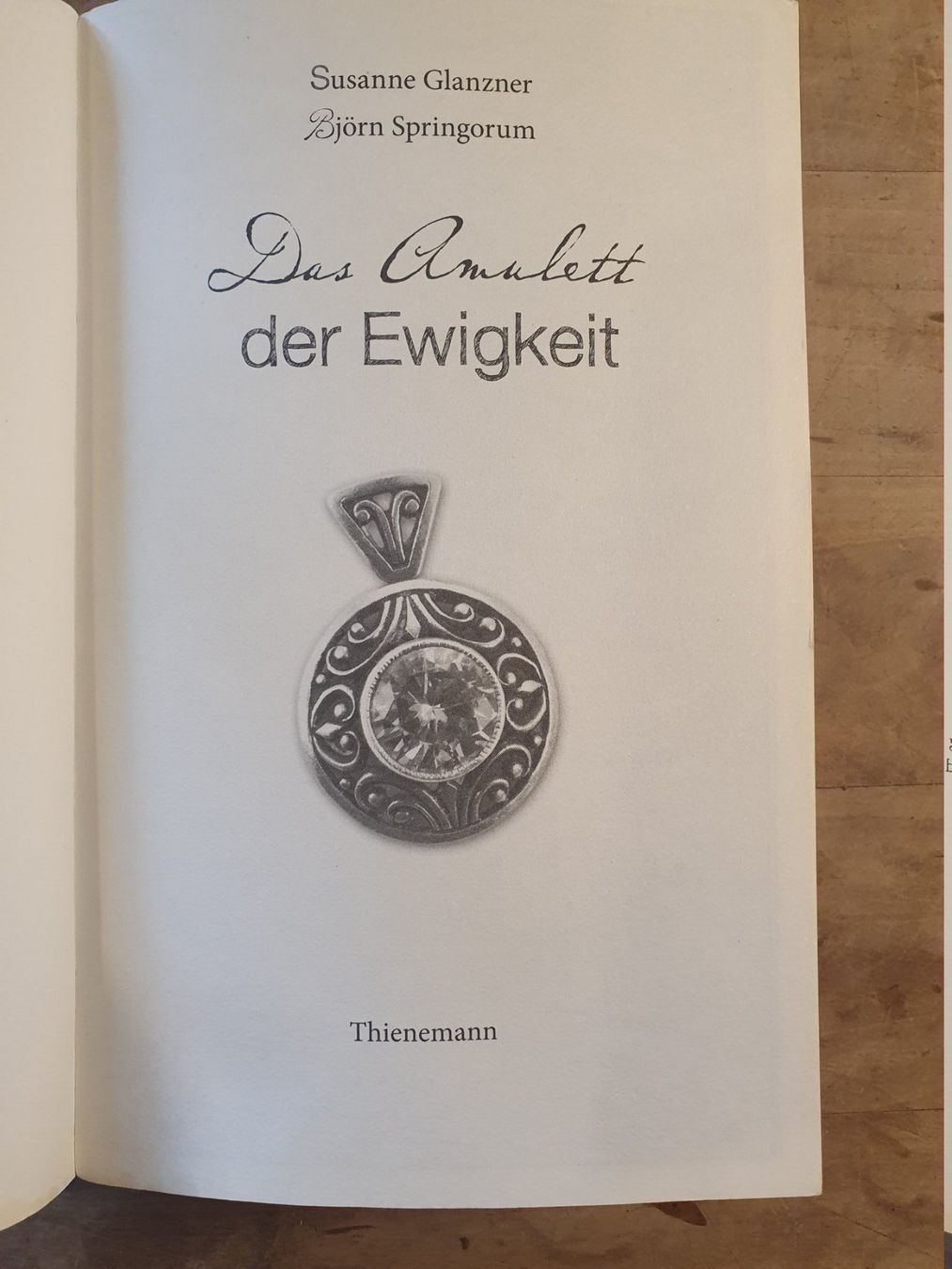 Libri: Das Amulett der Ewigkeit Björn Springorum Thienemann – Usato da Zürich venduto da loosebone 1