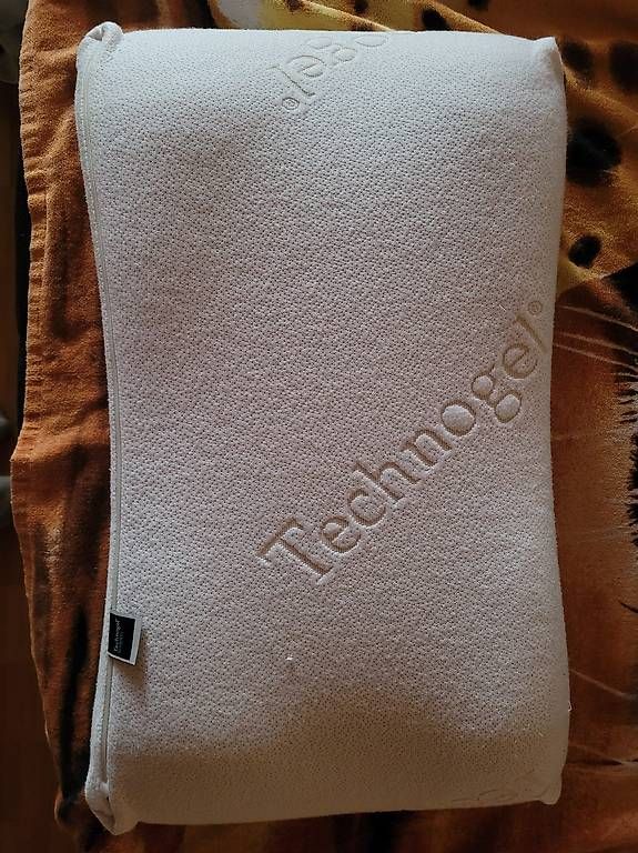 Coussins: Memory Foam Kissen – D'occasion à Birmenstorf AG par R_C_B
