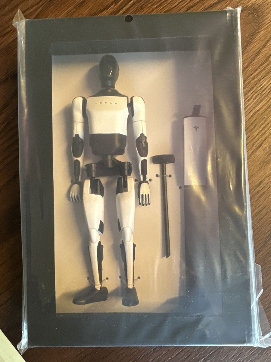 Statuette: Tesla Bot Actionfigur Optimus - Neu & OVP – Nuovo e nell'imballaggio originale da Schüpfen venduto da magnex99