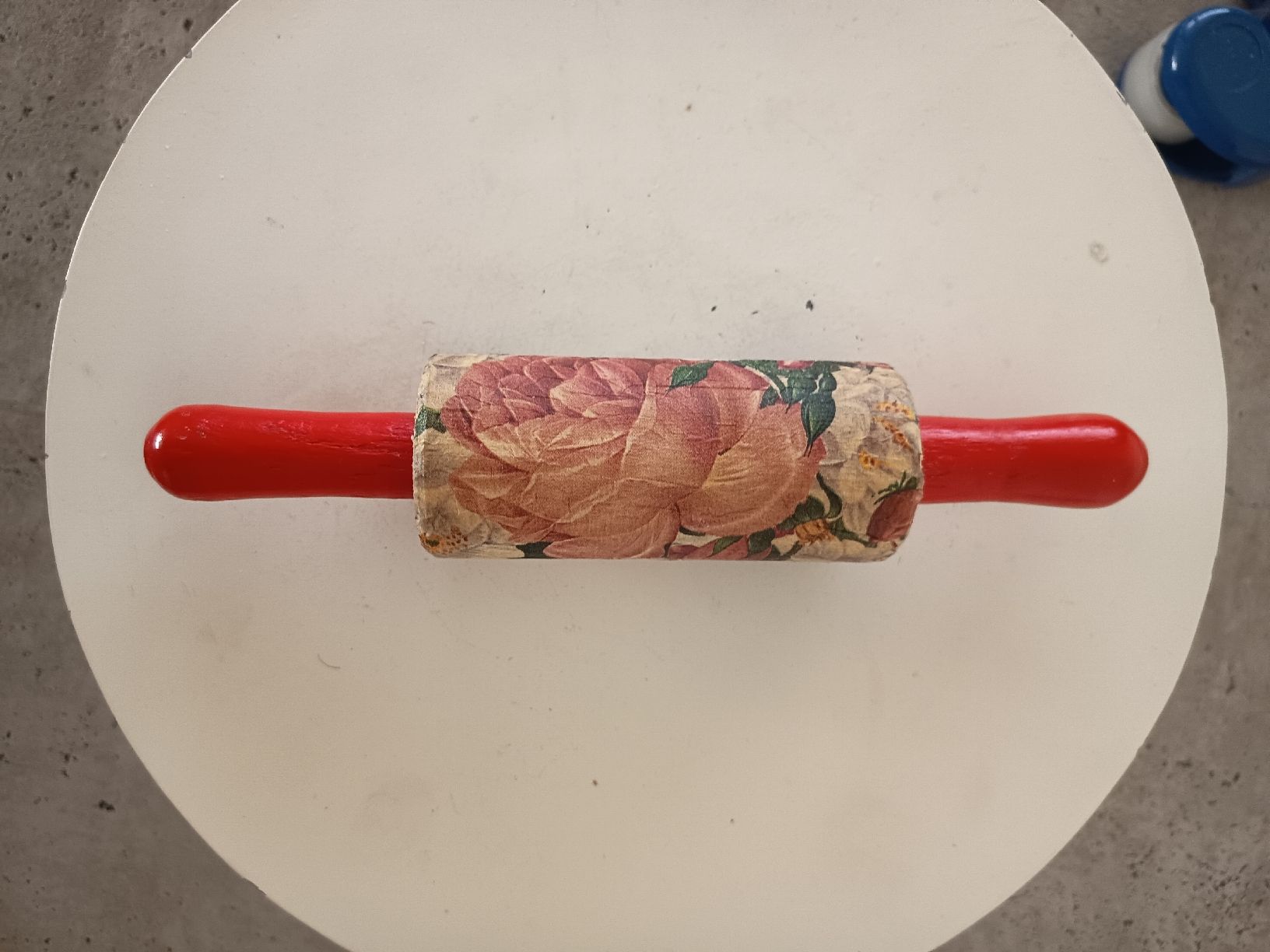 Tous les outils: Mini Rollen mit Blumenmuster und roten Griffen – D'occasion à Wangen b. Olten par crea_look 1