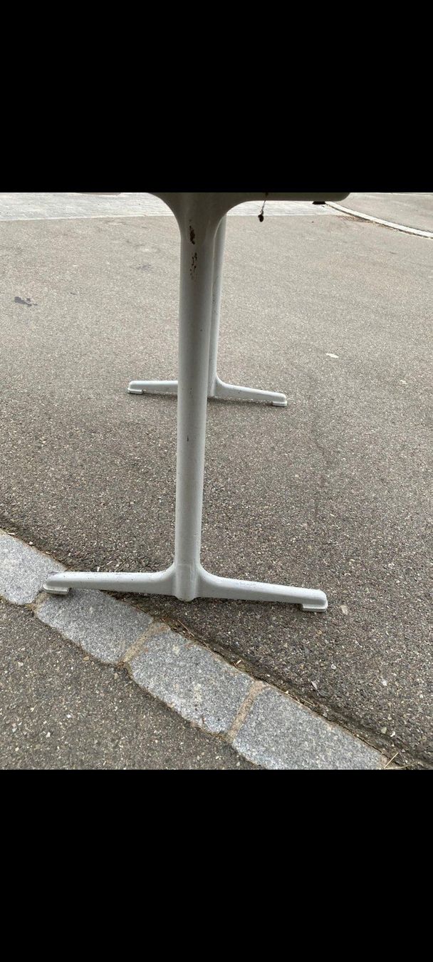 Tavoli: Tisch mit Guss Füsse – Usato da Mettlen venduto da elios0888 2