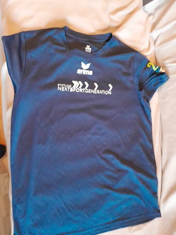 Canottiere & Pantaloni: 3 Trikot gr. s – Usato da Ostermundigen venduto da deb1deb1