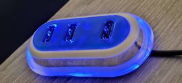 USB-Hub mit 3 Anschlüssen, blauer LED-Beleuchtung und Kabel