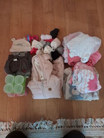 Babykleidung für Mädchen von 3 bis 24 Monaten