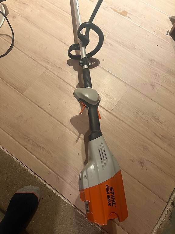 Tutte le macchine: Débroussailleuse STIHL 90 + Accu – Usato da Orbe venduto da launeu 4
