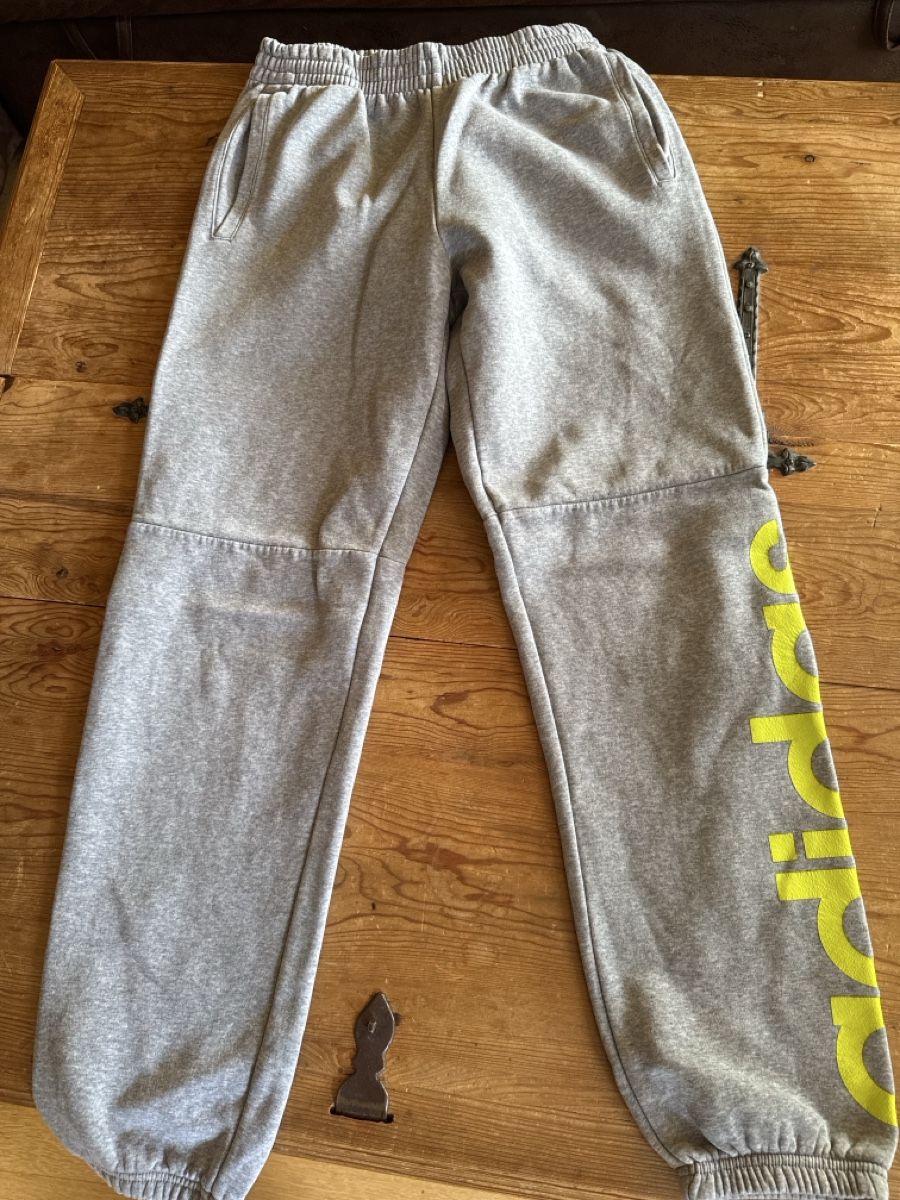 Adidas Pantalons: Adidas Trainerhose Gr. M – D'occasion à Mauren par ducducturi