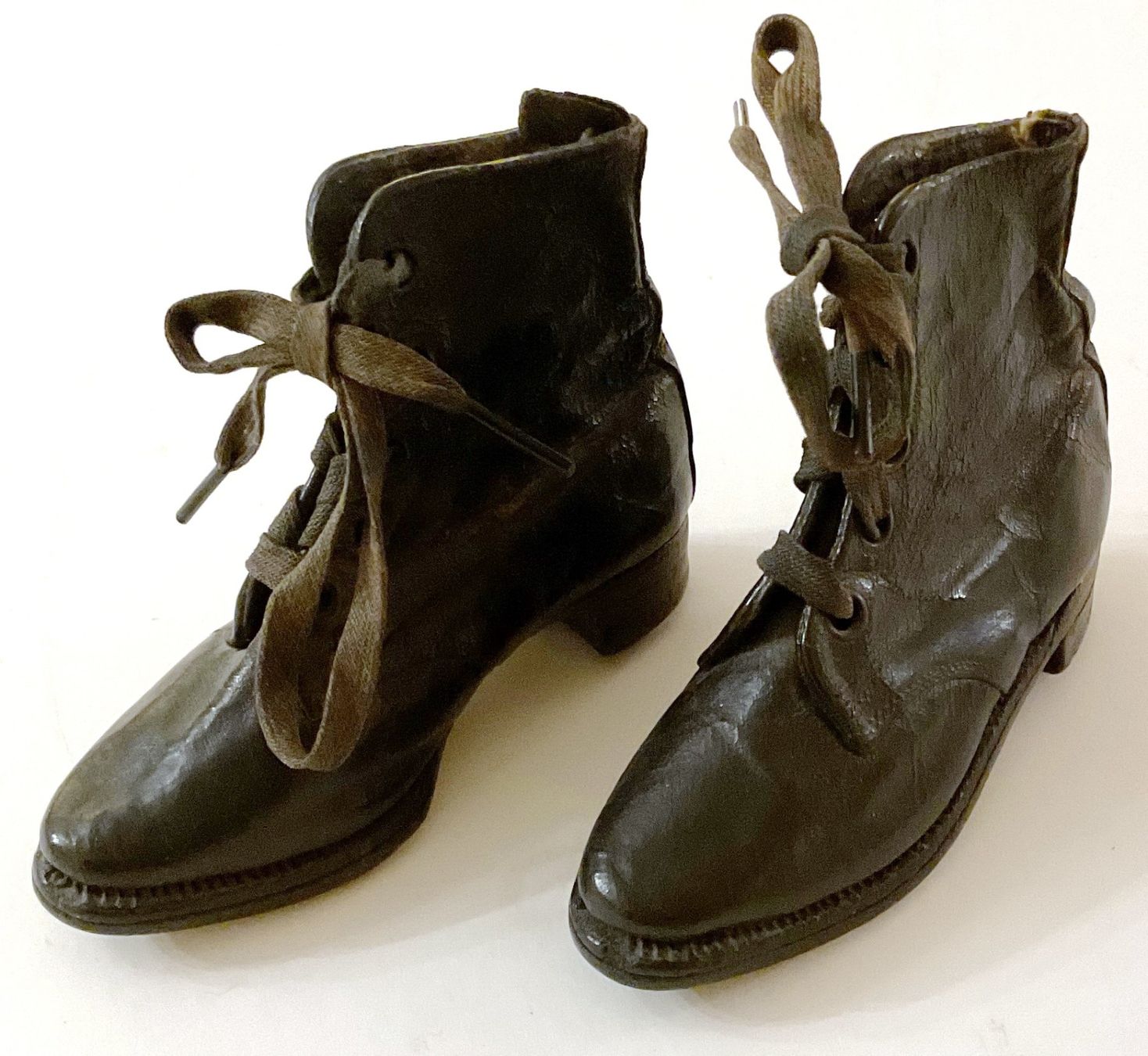 Scarpe da donna: Ein Paar antike Musterschuhe – Usato da Pfungen venduto da Doku7