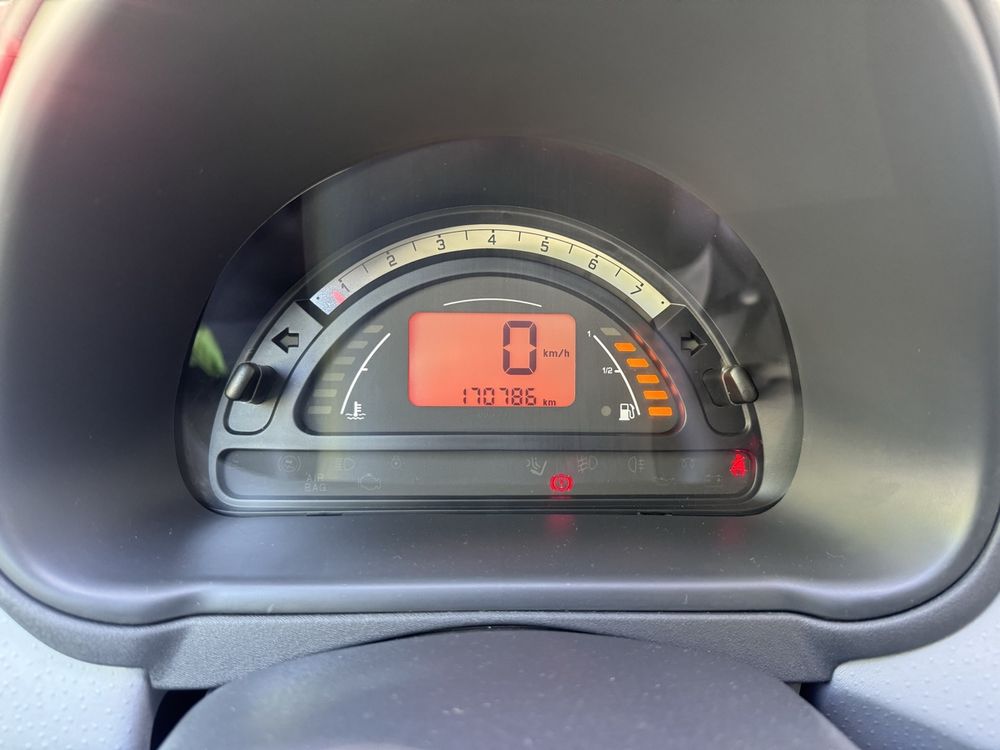 Citroën Automobili: Citroën C3 1.6 16V manuelle, essence – Usato da Veyrier venduto da Chessmann_Douane1255 8