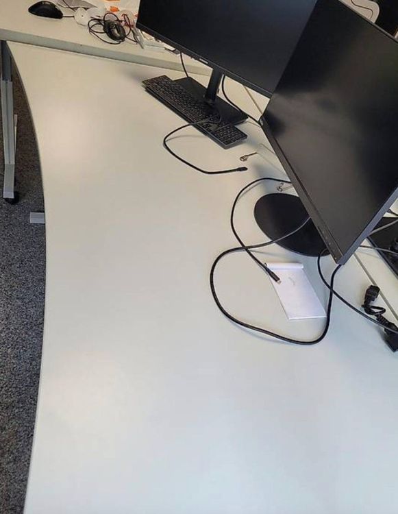Scrivanie: 6 Bürotische à je 30.- zu verkaufen – Usato da Ennetbaden venduto da Papers_AG 1