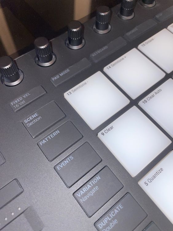 Strumenti musicali: NI Maschine MK3 – Nuovo (secondo la descrizione) da Luzern venduto da SoeschSo 2