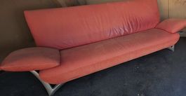 Sofa rot mit Metallfüssen gebraucht