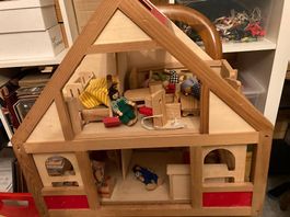 Puppenhaus aus Holz 