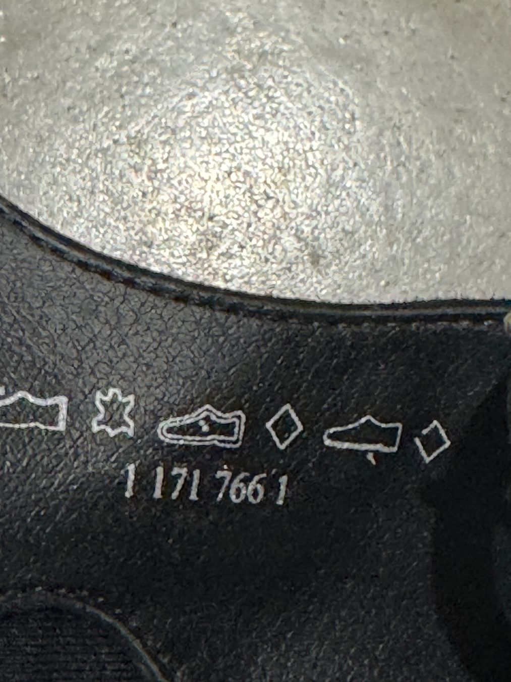 Damenschuhe: Escarpins noirs en daim – Gebraucht aus giffers von sev_c9x9 5
