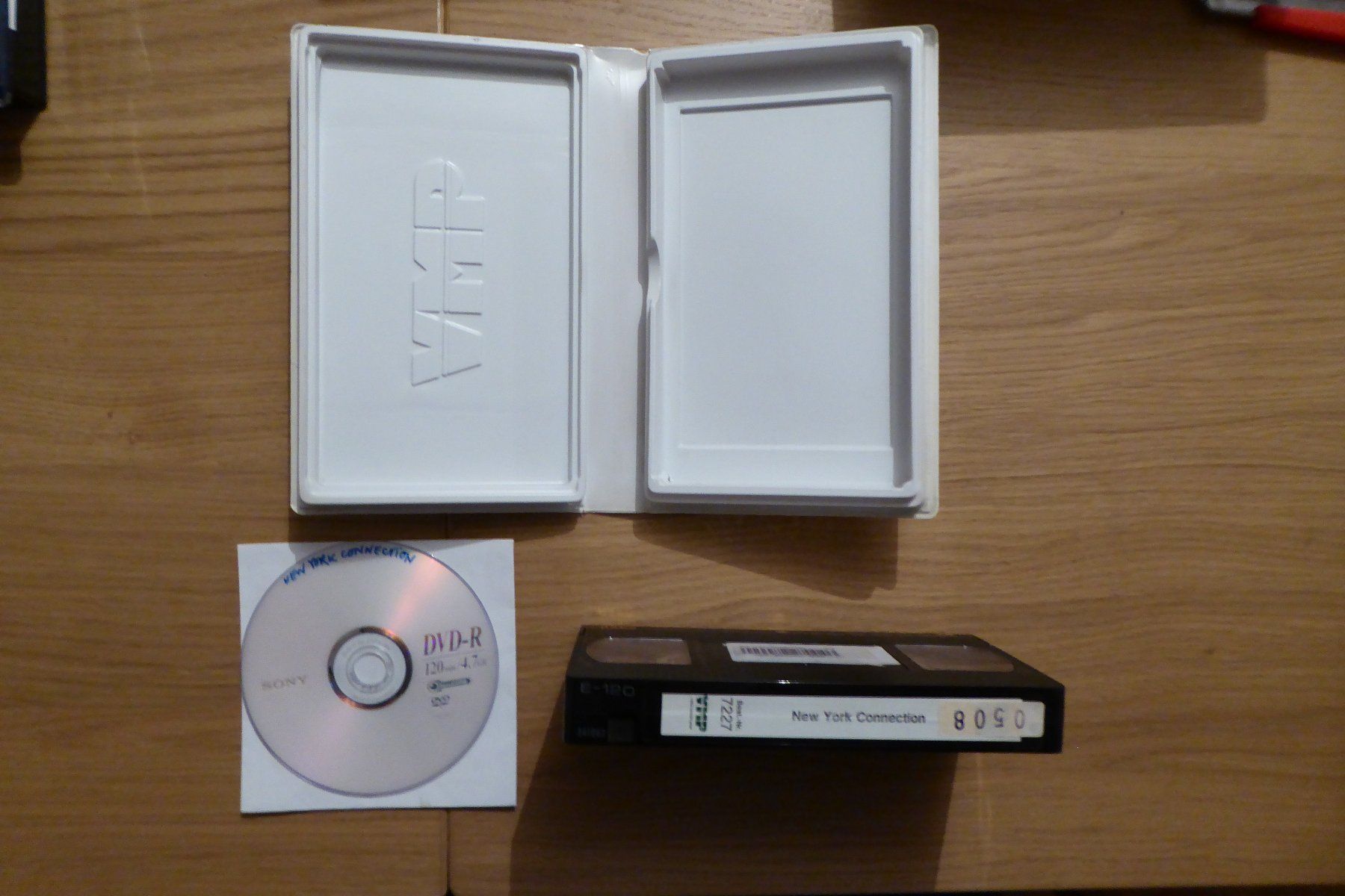 Alle VHS: VHS New York Connection Damiano Damiani mit Backup Disk – Gebraucht aus Allschwil von Summelsarium 7