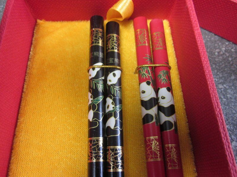 Couverts: Asiatisches Essstäbchen Set mit Enten-Stäbchenablage – D'occasion à Bischofszell par Pfau0 6