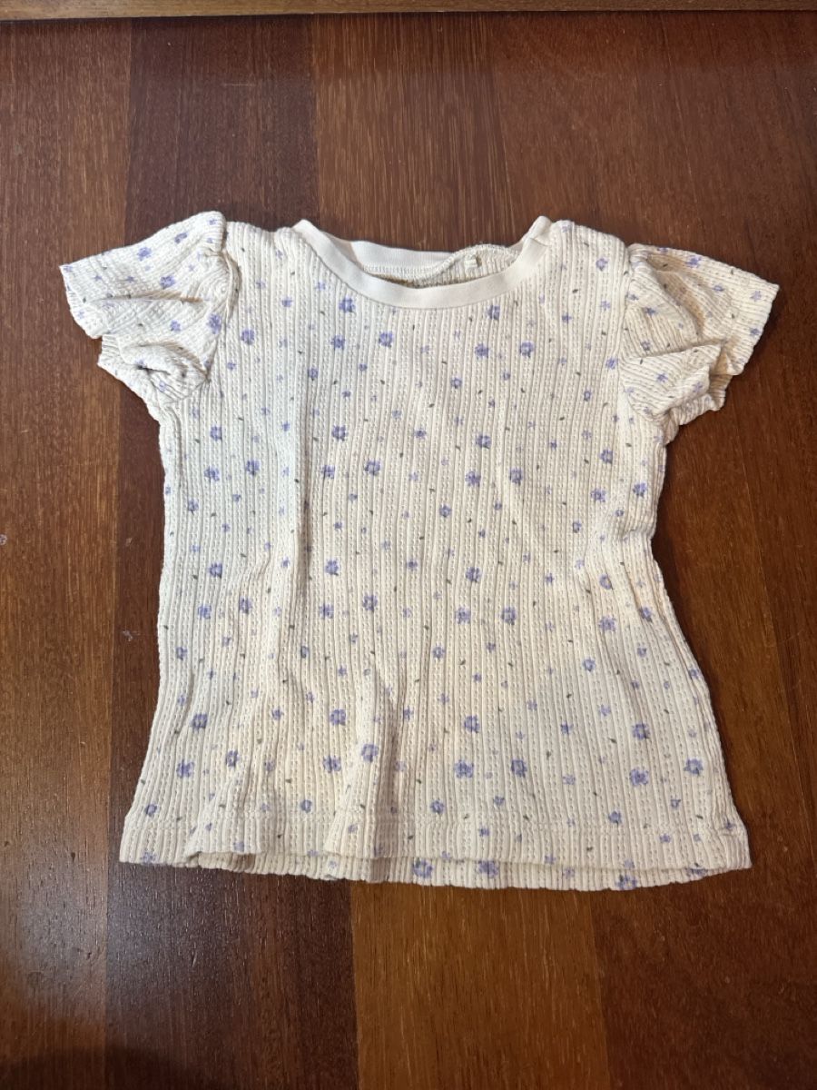 Lotti & Set di vestiti: 3er Set Mädchen Shirts Gr. 74, Top Zustand – Usato da Hagendorn venduto da benjamin.peter 1