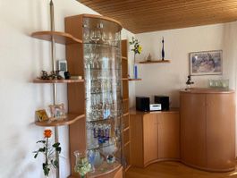 Wohnwand mit Vitrine, Buche hell