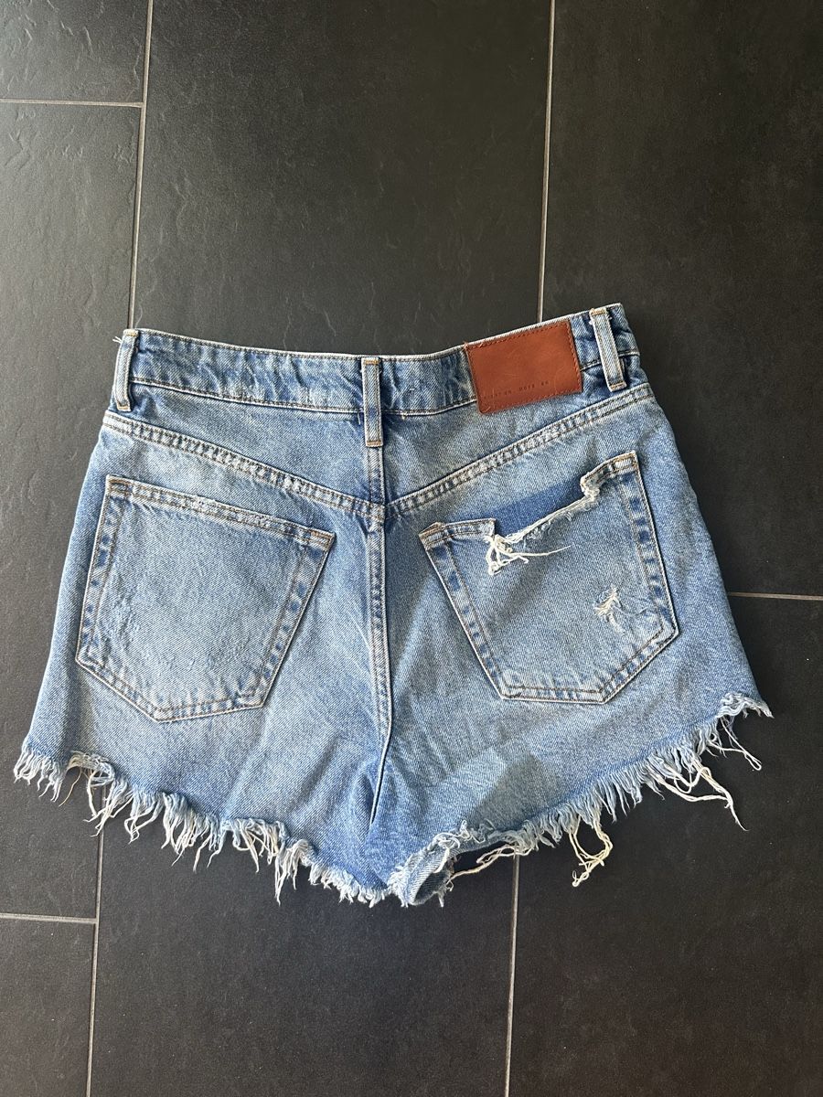 Zara Jeans: Jeansshorts – Usato da Romanshorn venduto da ila_2nzf 1