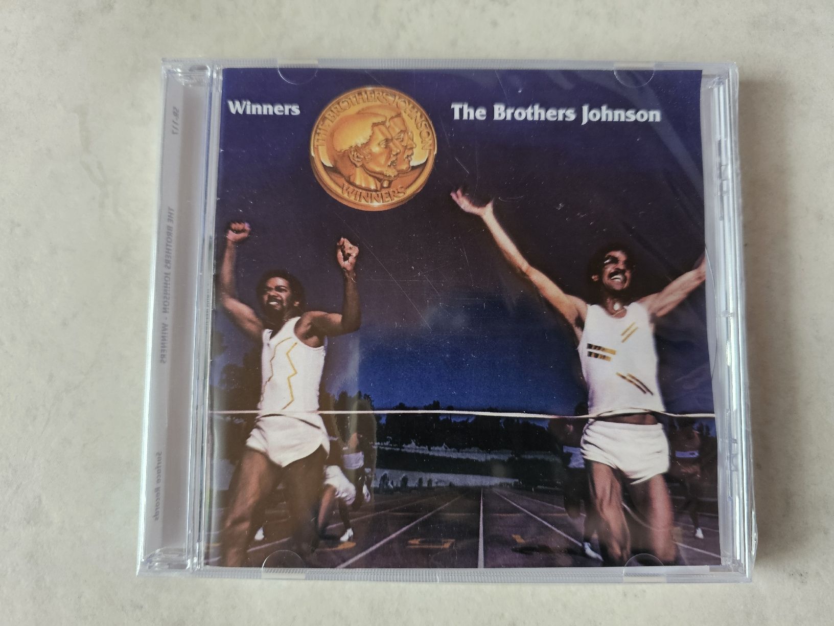 CD: The Brothers Johnson  -  Winners  /  Fabrikneu – Nuovo e nell'imballaggio originale da Schneisingen venduto da backstore24