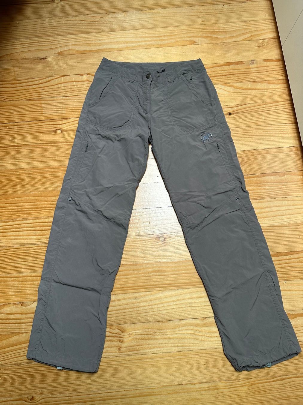 Mammut Hosen: Mammut Wanderhose 36 beige – Gebraucht aus Gümmenen von FelizitasHermann