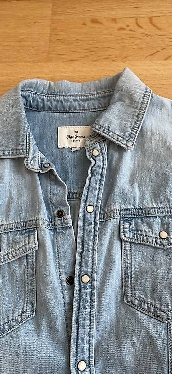 Blusen: Jeans-Hemd Pepe-Jeans Gr. S – Gebraucht aus Schliern b. Köniz von tezi 1