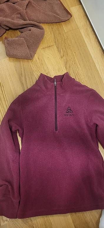 Lotti & Set di vestiti: Fleece Oberteile / 116 – Usato da Aarburg venduto da vere86