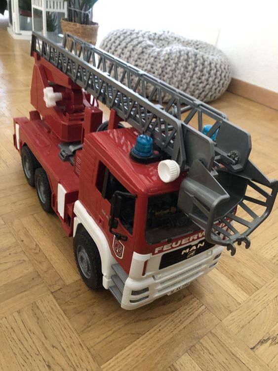 CAMION POMPIER N° 207 Majorette Echelle 1/100 EUR 3,00 - FR