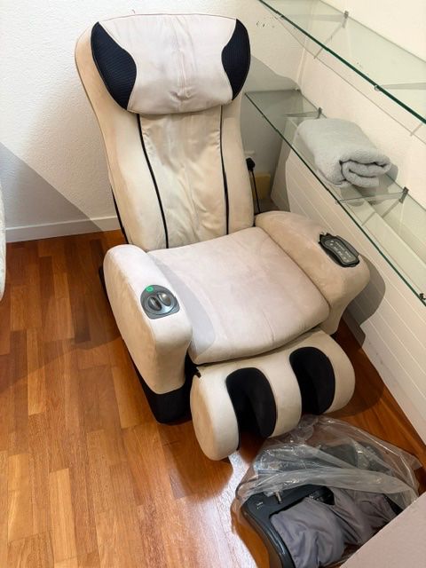 Fauteuils: Elektrischer Massagestuhl – D'occasion à Zollikerberg par bat_6hs5