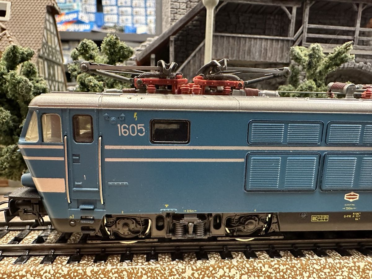 Märklin Modellini di ferrovie: Märklin 3152 SNCB BR 16 – Usato da Lupsingen venduto da New-Haven 1