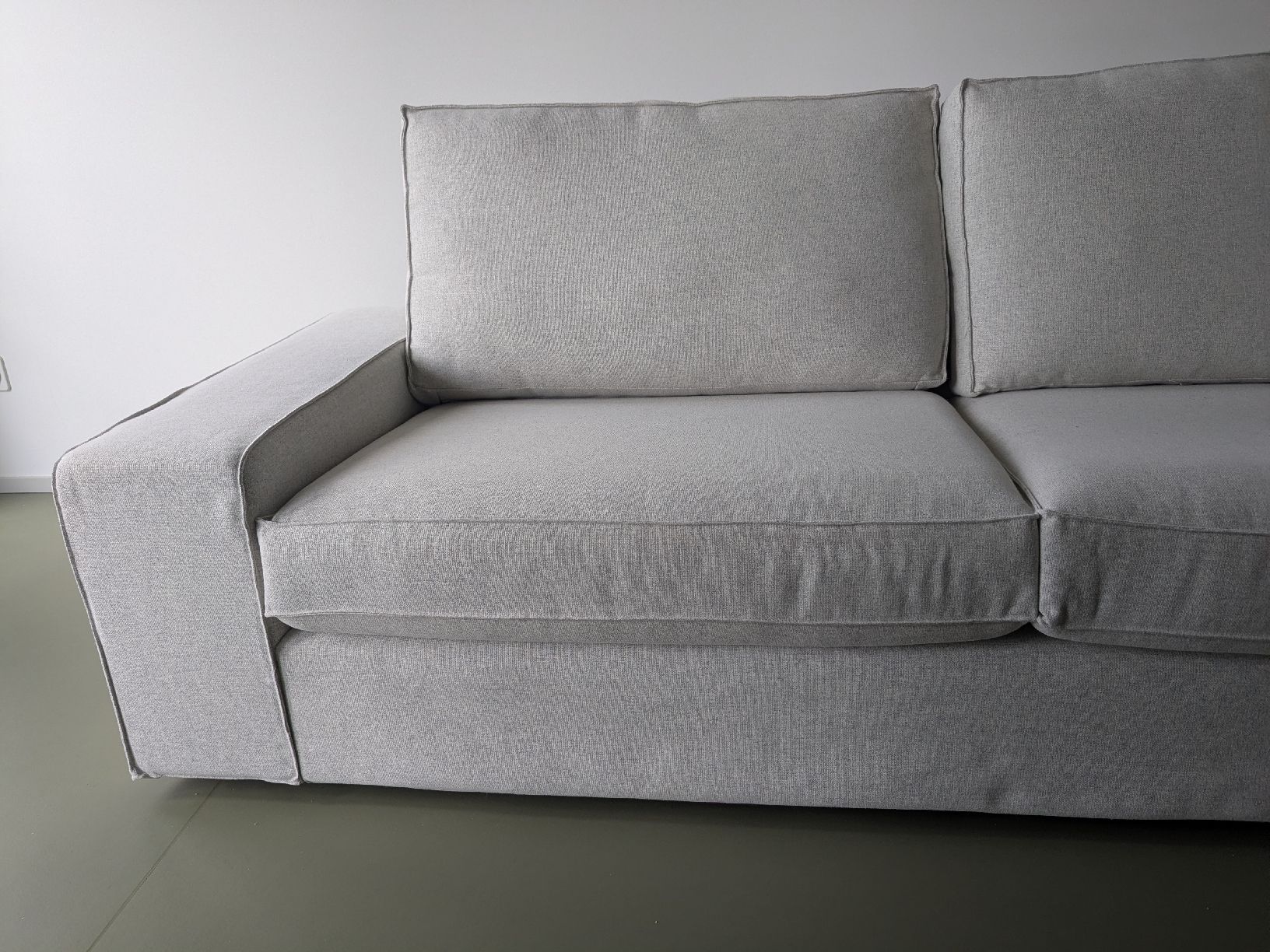 Ikea Divani: Ikea Kivik 3er Sofa beige – Usato da Zürich venduto da dna_forscher 2