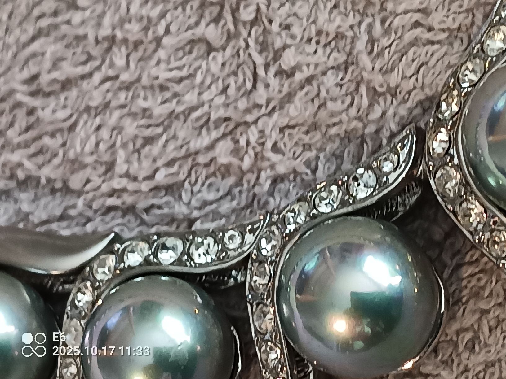 Ketten: Elegantes Collier – Neu und originalverpackt aus Zürich von Mitzi6 5