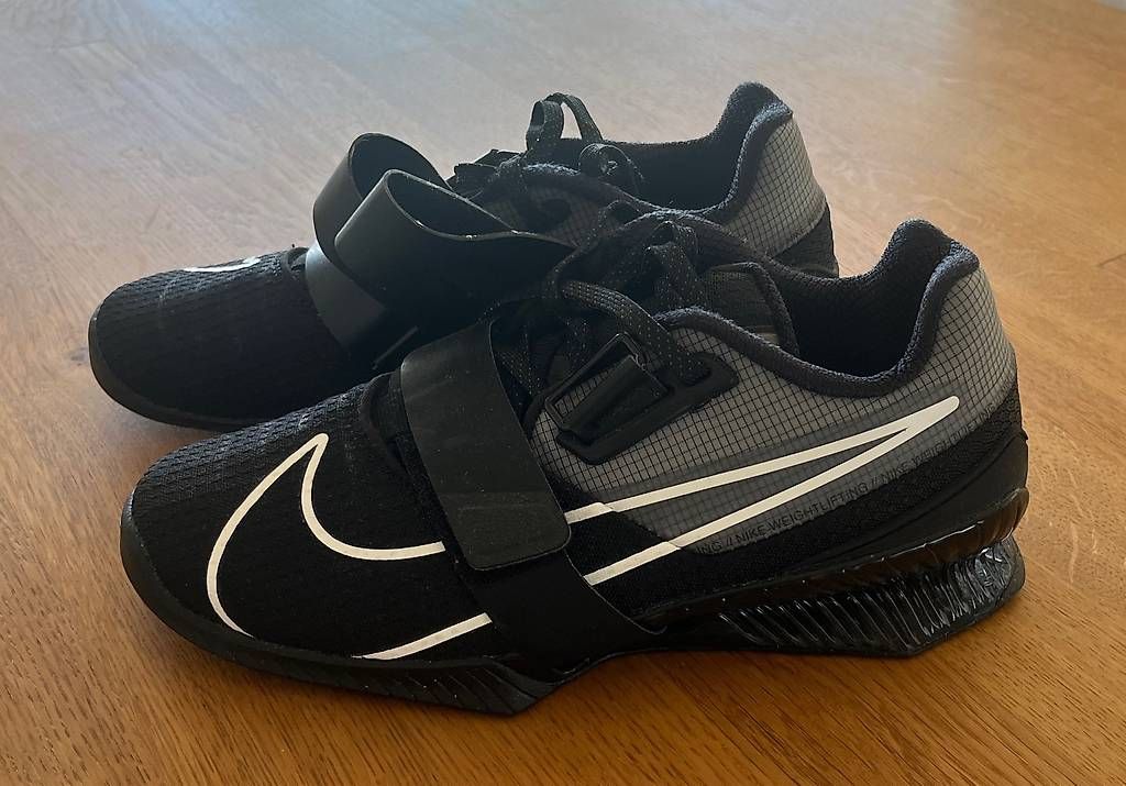 Nike Scarpe da donna: Nike Gewichtheberschuhe – Usato da Tüscherz-Alfermée venduto da tamara_alicia