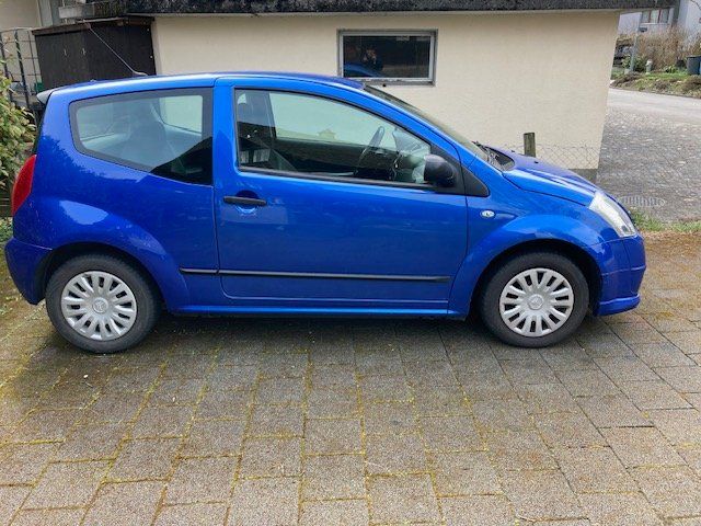 Citroën Automobili: CITREOEN C2 1.1 i – Usato da Frauenkappelen venduto da Autohaus-Bern 1