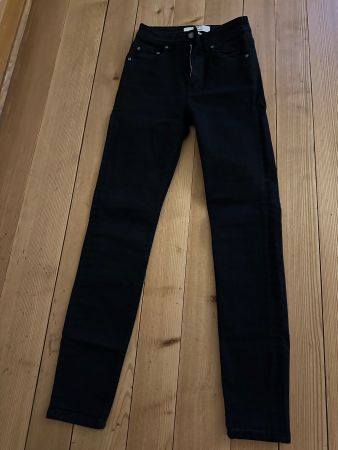 Skinny Jeans Won Hundred