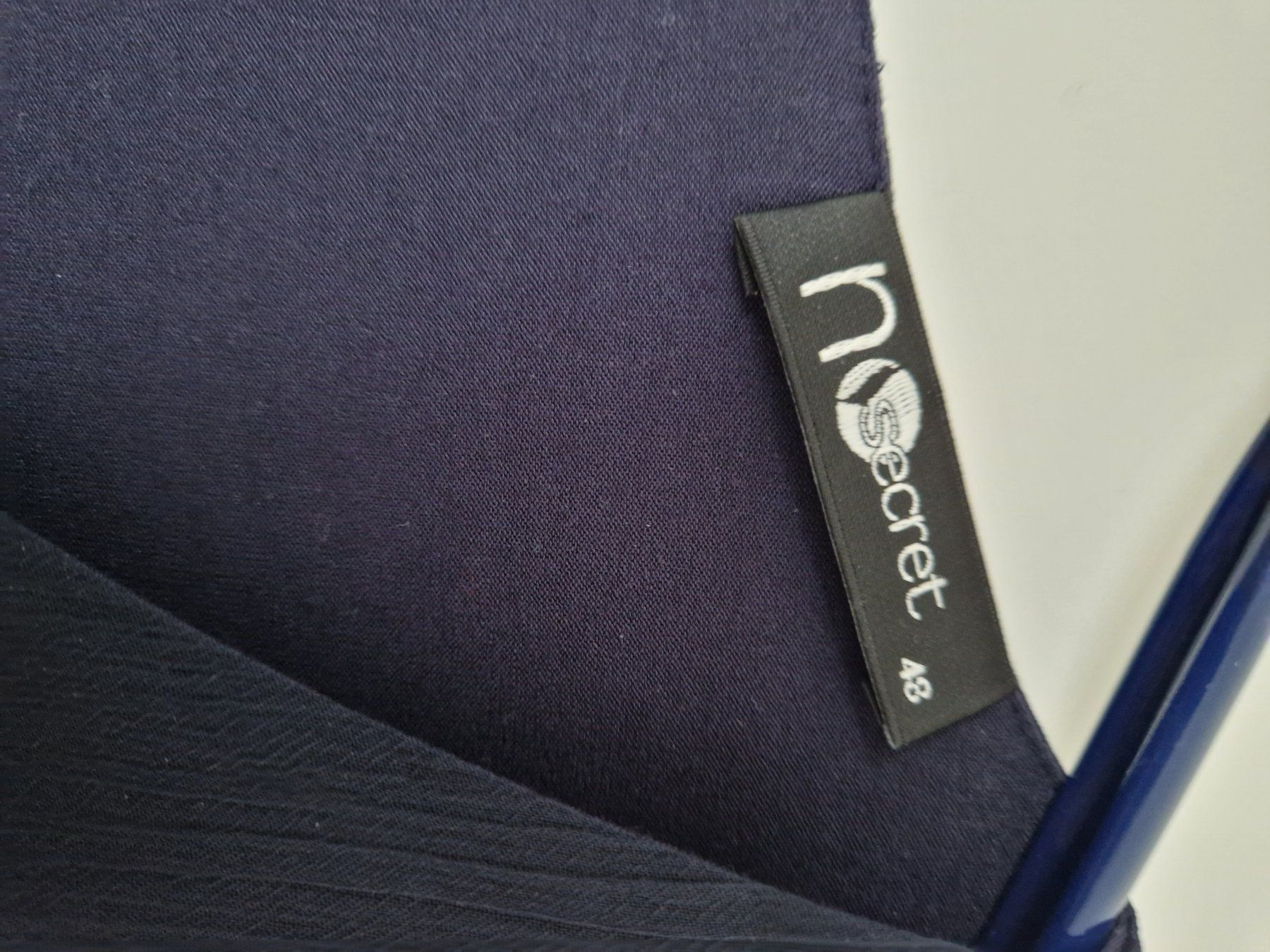 Camicette: Elegantes Damen Oberteil Grösse 46/48 – Usato da Basel venduto da aegina 3