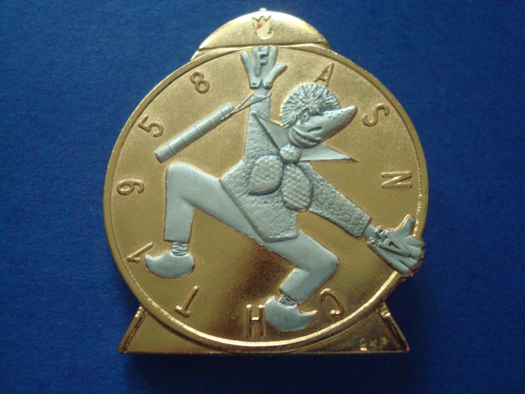 Placchette & Badge: Plakette Gold 1958 – Usato da Riehen venduto da Baerewaegli