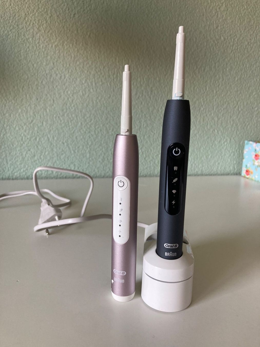 Oral B Soins dentaires: Oral B - Pulsonic Slim Luxe 4900 – D'occasion à Bern par Razfaz76 1