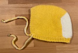 Babymütze 💛🤍 mit Kordel - ab ca. 3 Monate - NEU