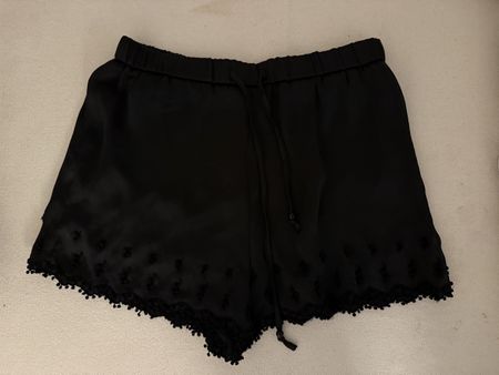 Zara Satin Shorts Grösse S (schwarz Spitze)